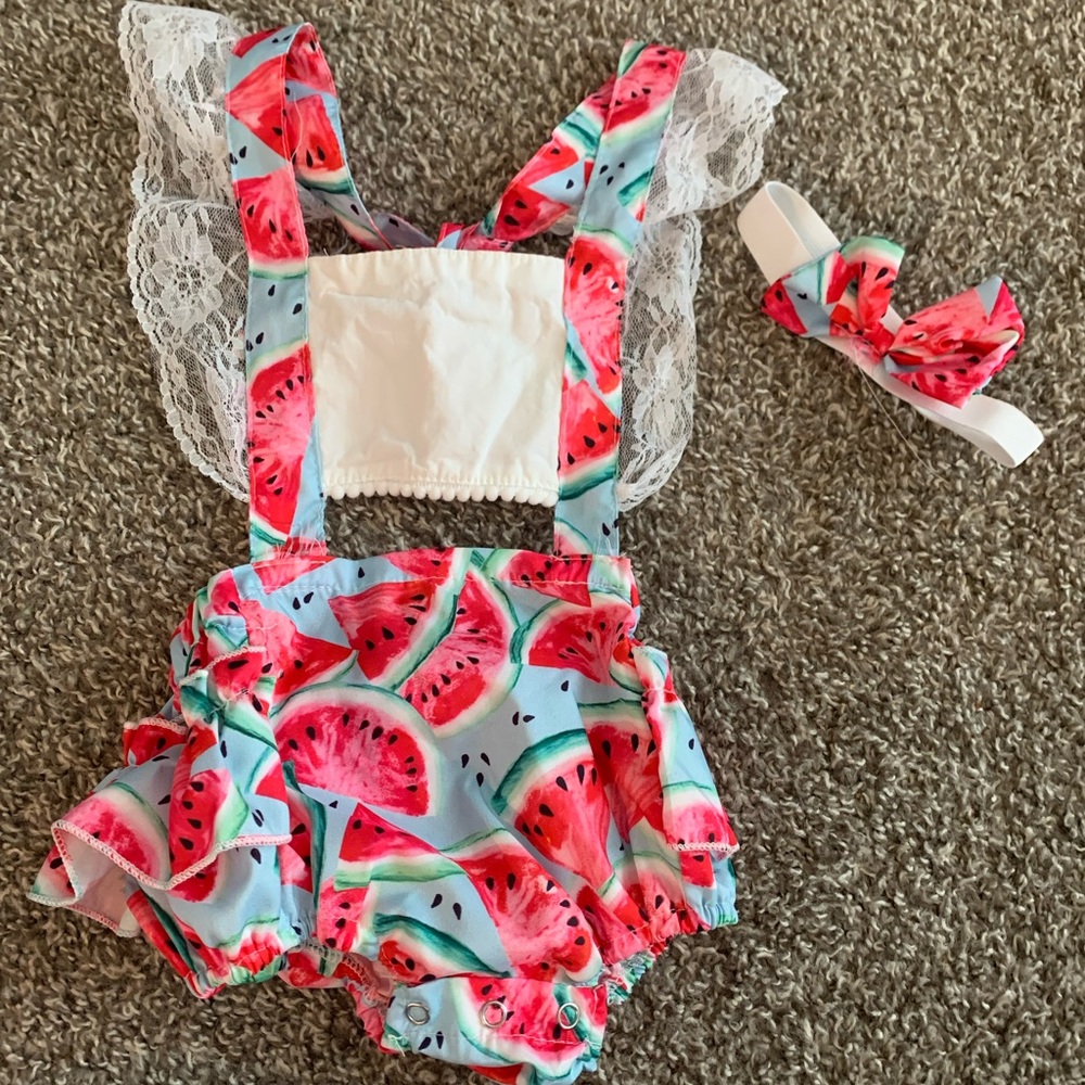 Bitsy Bug Boutique Watermelon romper, matching bow, never worn, brand new